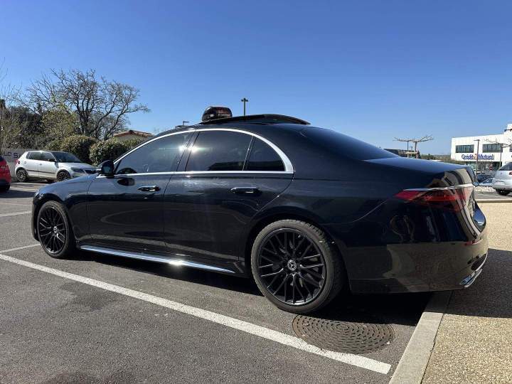 Voiture moderne et fiable pour vous transférer à l'hôpital